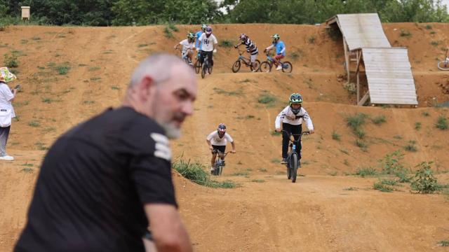 Cina: Guizhou, ciclista francese trasmette passione, conoscenza sport all'aperto
Frederic Moal, ex ciclista professionista, mira a promuovere motorcross in bici tra giovani cinesi