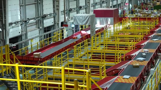 Cina: festa di shopping "Doppio 11", miglior logistica stimola mercato globale
Festa annuale cinese registra record di vendite e efficienza logistica migliorata