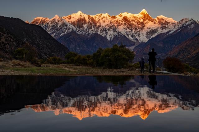 Cina: panorama al tramonto del Monte Namcha Barwa