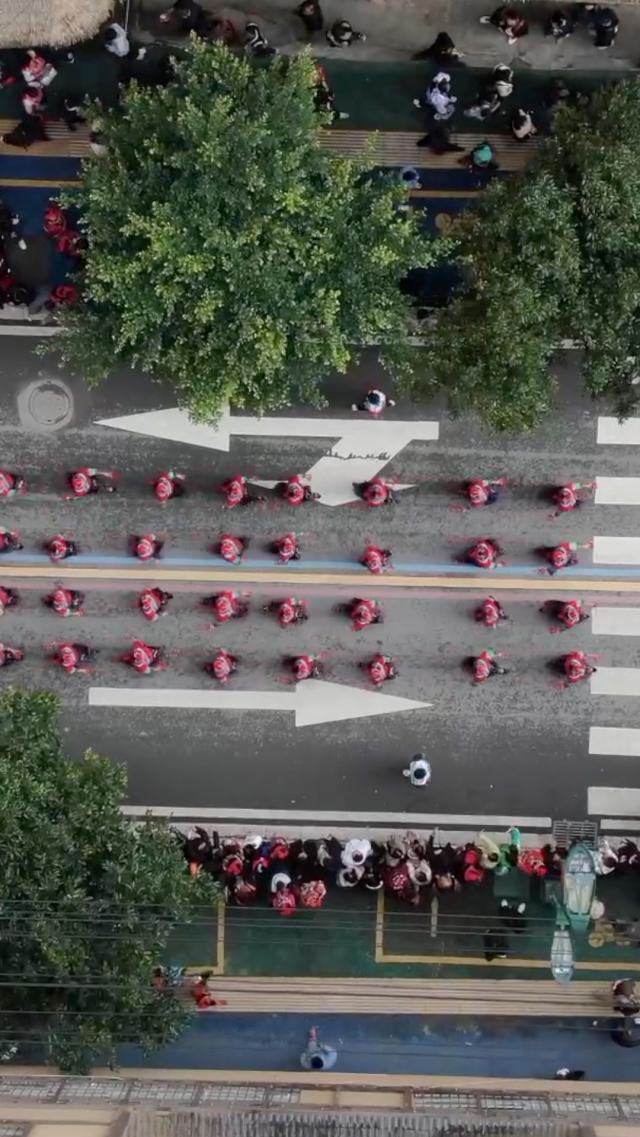 Cina: Yunnan, organizzato un lungo banchetto di strada
Etnia Hani festeggia capodanno con antiche tradizioni