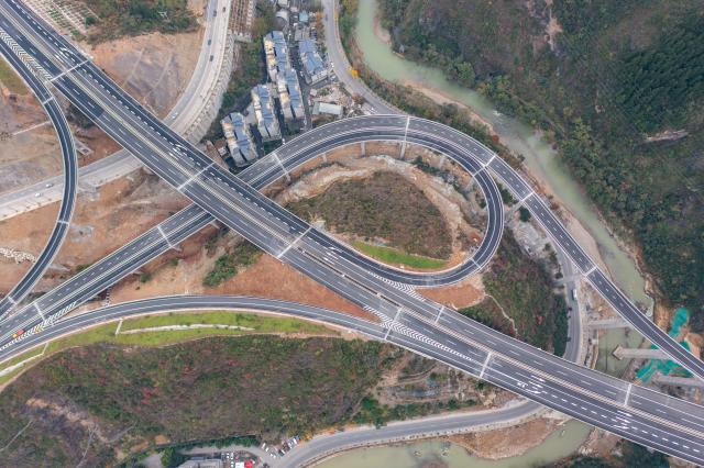 Cina: inaugurata autostrada Chongqing-Shaanxi con 91% di ponti, gallerie