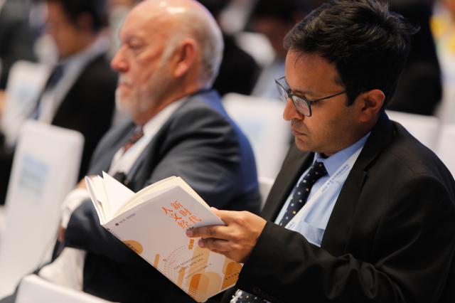 Cina: Guangzhou, Xinhua presenta rapporto di ricerca a WMS (2)