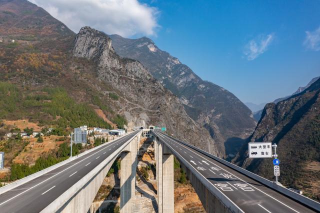 Cina: inaugurata autostrada Chongqing-Shaanxi (2)