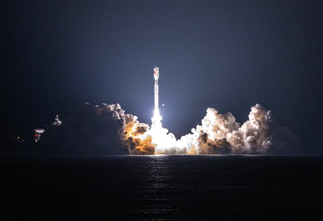 Cina: razzo Smart Dragon-3 lancia satellite di prova
