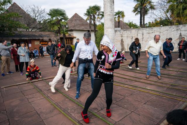 Cina: partecipanti a World Media Summit in visita nello Yunnan (1)