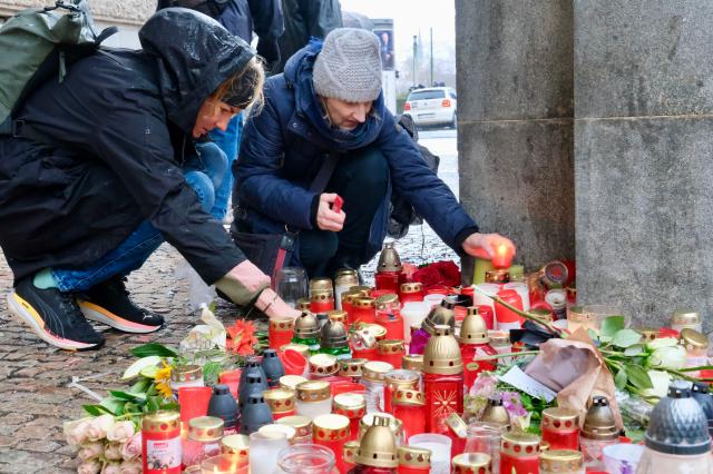 Repubblica Ceca: lutto per le vittime della sparatoria a Praga (1)