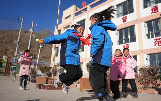 Cina: Gansu, riprendono lezioni in zone colpite dal sisma