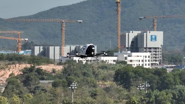 Cina: sistema UAV per passeggeri compie volo commerciale dimostrativo
A inizio anno, EH216-S ha ottenuto certificato di omologazione per l'eVTOL senza pilota