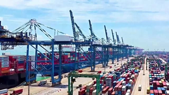 Cina: segretario generale ASEAN parla positivamente di economia nazionale
Secondo Kao Kim Hourn, economia cinese &egrave; importante per ASEAN e per il mondo