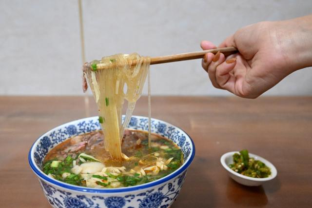 Cina: Anhui, famosa zuppa di manzo Huainan