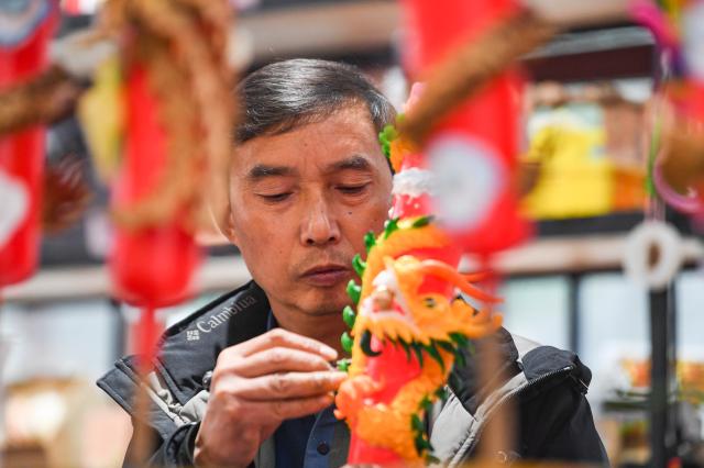 Cina: Chongqing, erede di candele tradizionali rinnova prodotti (2)