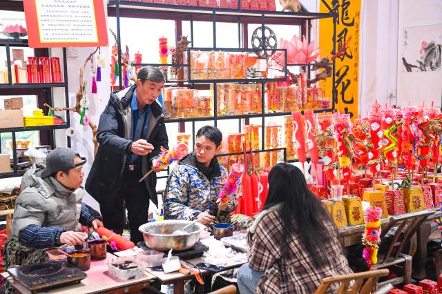 Cina: Chongqing, erede di candele tradizionali rinnova prodotti (1)