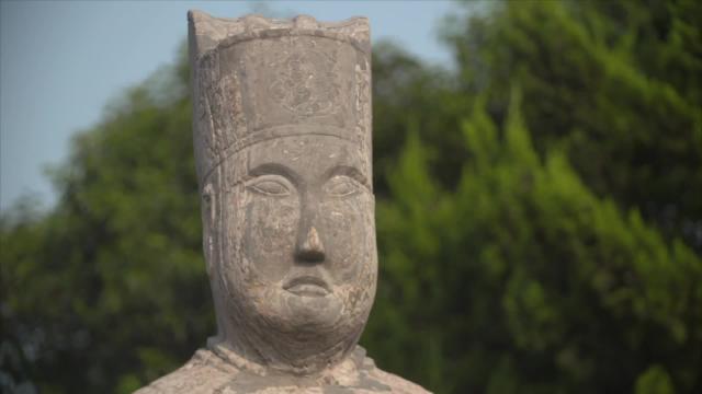 Cina: sculture in pietra custodiscono mausolei imperiali di dinastia Song settentrionale
Le tombe imperiali si trovano nella citt&agrave; di Gongyi, nella provincia centrale cinese dello Henan