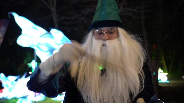 Italia: lanterne cinesi illuminano parco a tema per stagione festiva
Festival internazionale delle lanterne ha aperto l'8 dicembre 2023 in un parco tematico di Cassino 