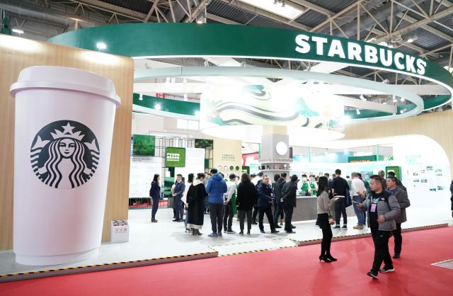 Cina: conta pi&ugrave; di 7.000 negozi Starbucks nel continente