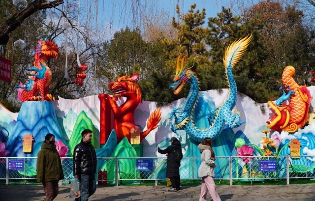 Cina: Shandong, installazioni illuminano Jinan per Festa di primavera