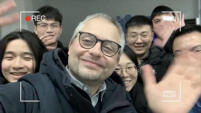 Cina: professore italiano vive atmosfera vivace durante corsa ai viaggi
D'Ascenzo viaggia a Wuhan in treno ad alta velocit&agrave; durante maggior migrazione della popolazione