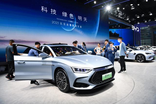 Cina domina vendite globali di auto a nuova energia