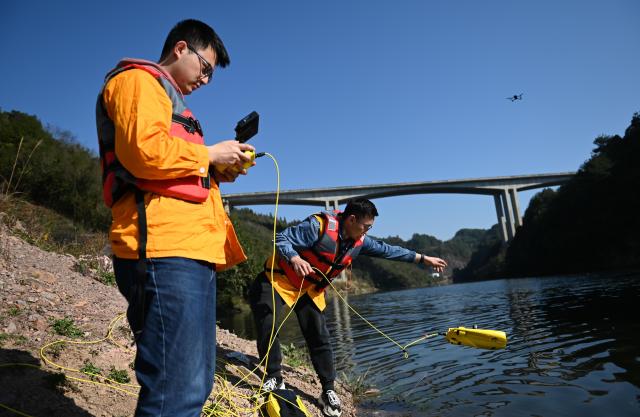 Cina: sommergibile senza equipaggio aiuta a gestire linee ferroviarie durante vacanze
