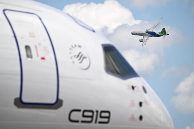 Singapore: jet passeggeri cinese C919 debutta all'airshow