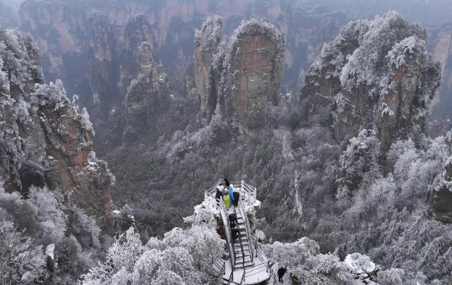 Cina: Hunan, parco forestale nazionale di Zhangjiajie innevato