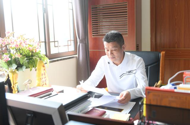 Cina: Zhejiang, deputato a 14ma NPC promuove rivitalizzazione rurale (1)