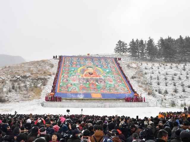 Cina: Gansu, tenuta cerimonia di "Sunning of the Buddha"