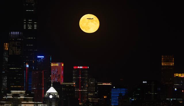 Cina svela nomi dei veicoli per l'esplorazione lunare con equipaggio