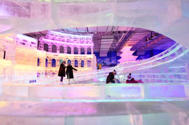 Cina: galleria d'arte di ghiaccio e neve nello Heilongjiang (1)