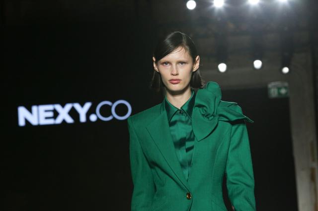 Marchi cinesi presentano creazioni alla Milano Fashion Week (2)