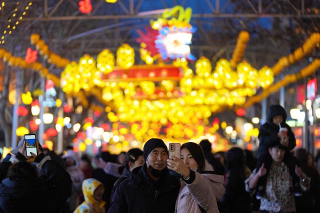 Cina: celebrazioni per la Festa delle lanterne (2)