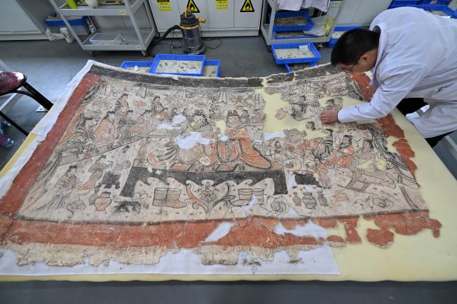 Cina: Shanxi, "dottori dei reperti" tutelano grotte di Yungang (1)