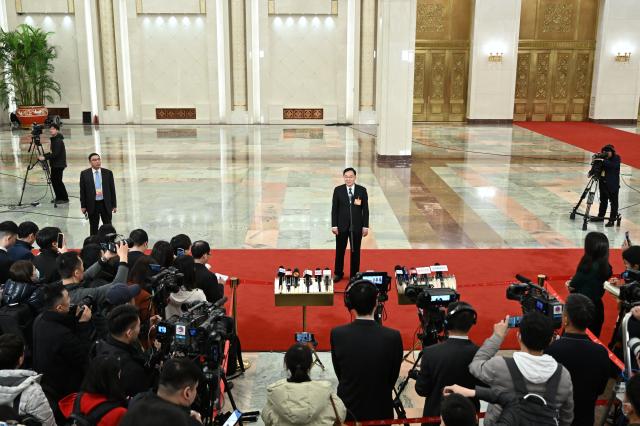 Cina: interviste a ministri dopo apertura seconda sessione 14ma NPC (2)