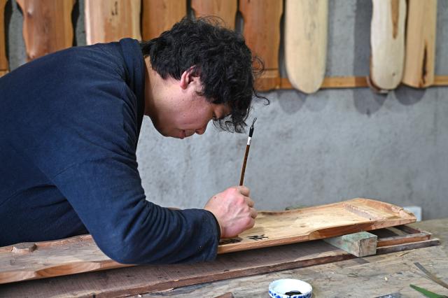 Cina: Jiangxi, fabbricatore di Guqin a Yihuang (3)