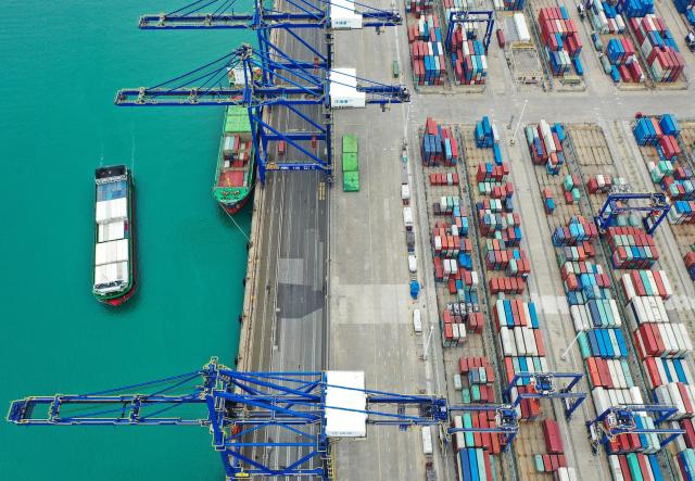 Cina: accelera costruzione di porto di libero scambio di Hainan