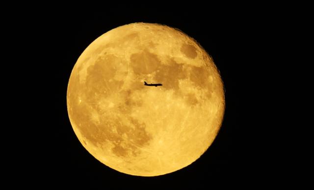 Cina: razzo vettore di sonda lunare Chang'e-6 arriva a sito di lancio