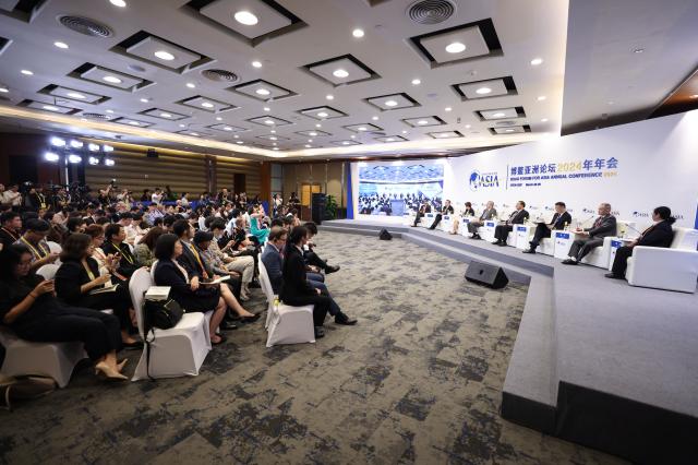 Cina: Hainan, tavola rotonda al Boao Forum for Asia 2024 (2)