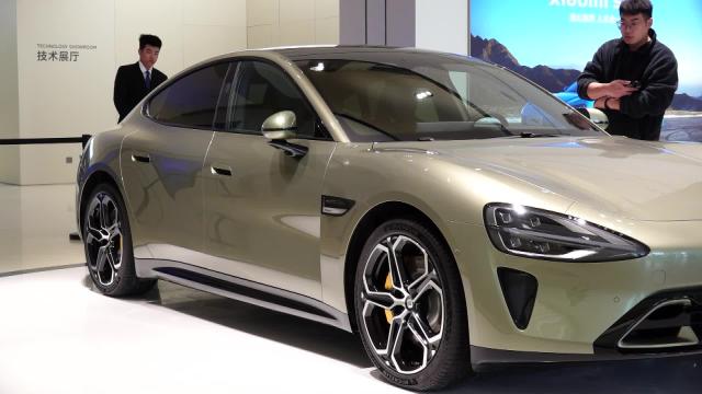 Cina: Xiaomi presenta primo NEV sviluppato autonomamente
In arrivo 3 versioni del modello, SU7, SU7 Pro e SU7 Max, in consegna tra fine aprile e fine maggio