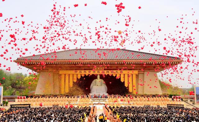 Cina: popolazione rende omaggio a leggendario antenato