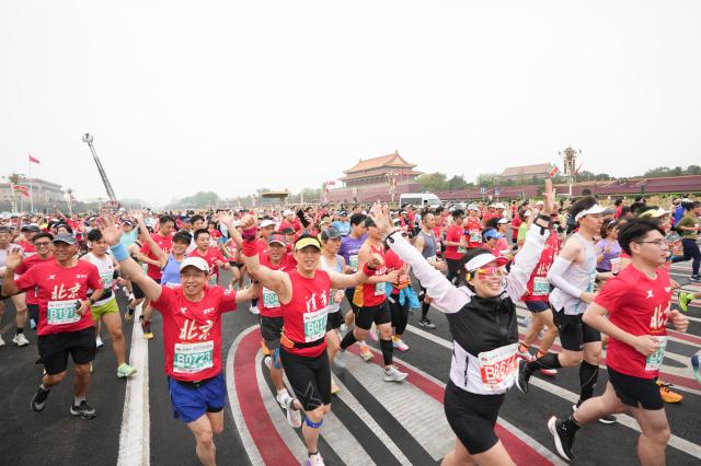 Cina: Beijing Half Marathon 2024 a Pechino (2)