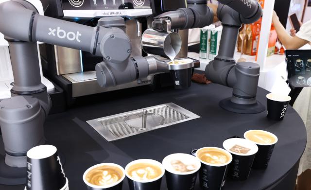 Cina: Hainan, prodotti tech di IA attirano visitatori a CICPE (2)