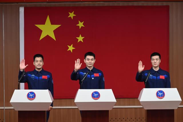 Cina: astronauti di missione Shenzhou-18 incontrano la stampa