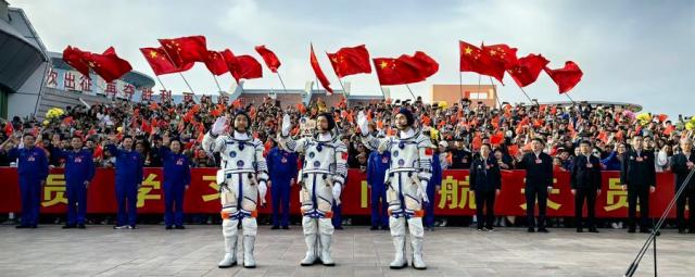 Cina: tenuta cerimonia di commiato per taikonauti di missione Shenzhou-18