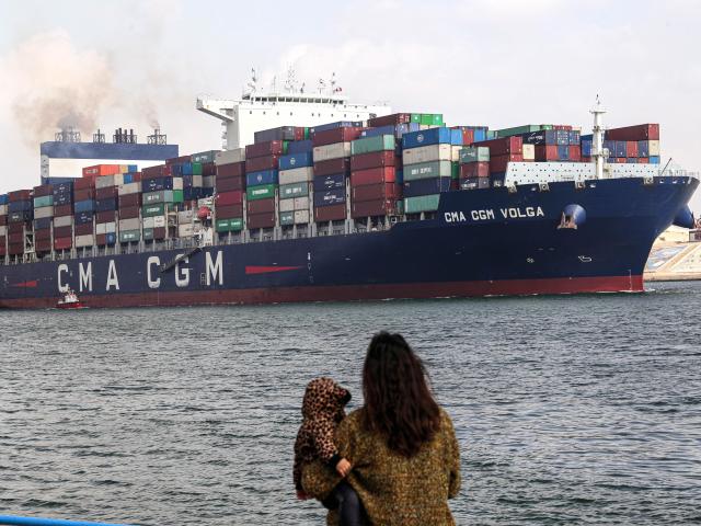 Egitto: secolare Canale Suez testimonia vicissitudini di egiziani intrappolati, salvati