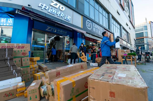 Cina: settore dei corrieri registra aumento in gestione pacchi
