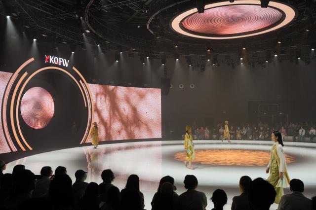 Cina: Zhejiang, Shaoxing ospita Keqiao Textile Expo (Spring) (2)