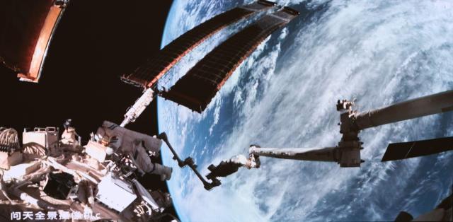 Cina: equipaggio Shenzhou-18 completa prima passeggiata spaziale (1)