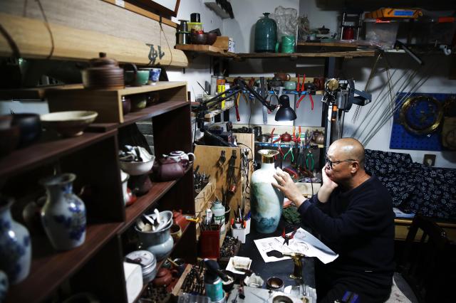 Cina: erede della riparazione della porcellana nello Shandong (2)