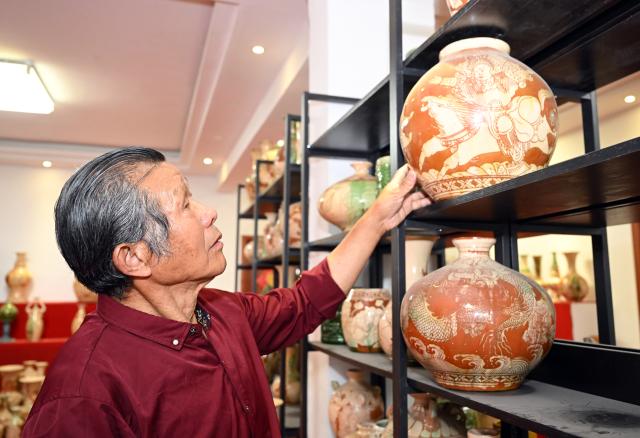 Cina: Anhui, Tianying tramanda ceramica dipinta di Jieshou (2)