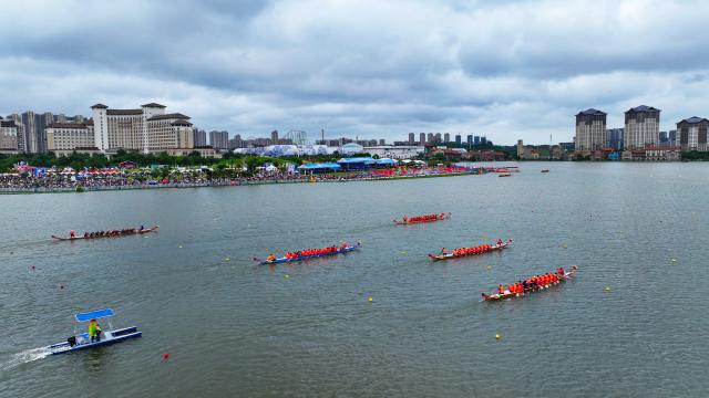 Cina: gara delle Barche Drago a Nanchang